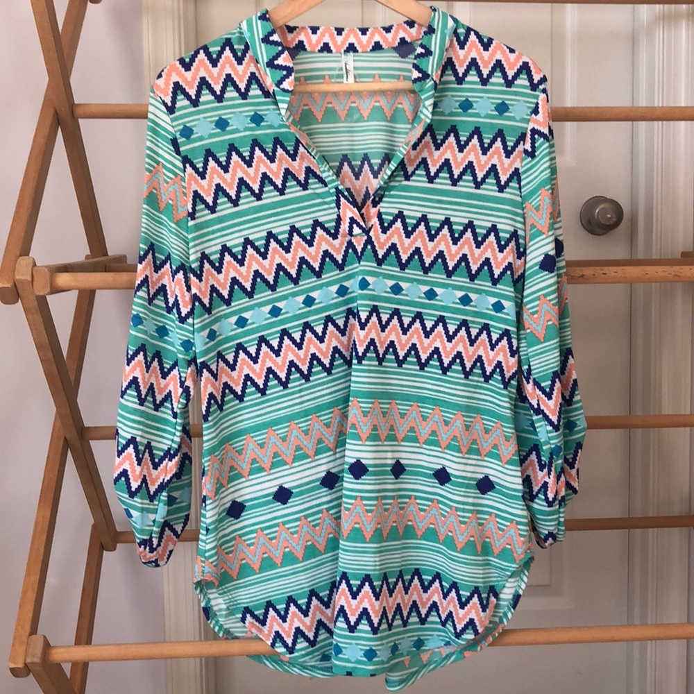 BRAND NEW chevron 3/4 sleeve top
